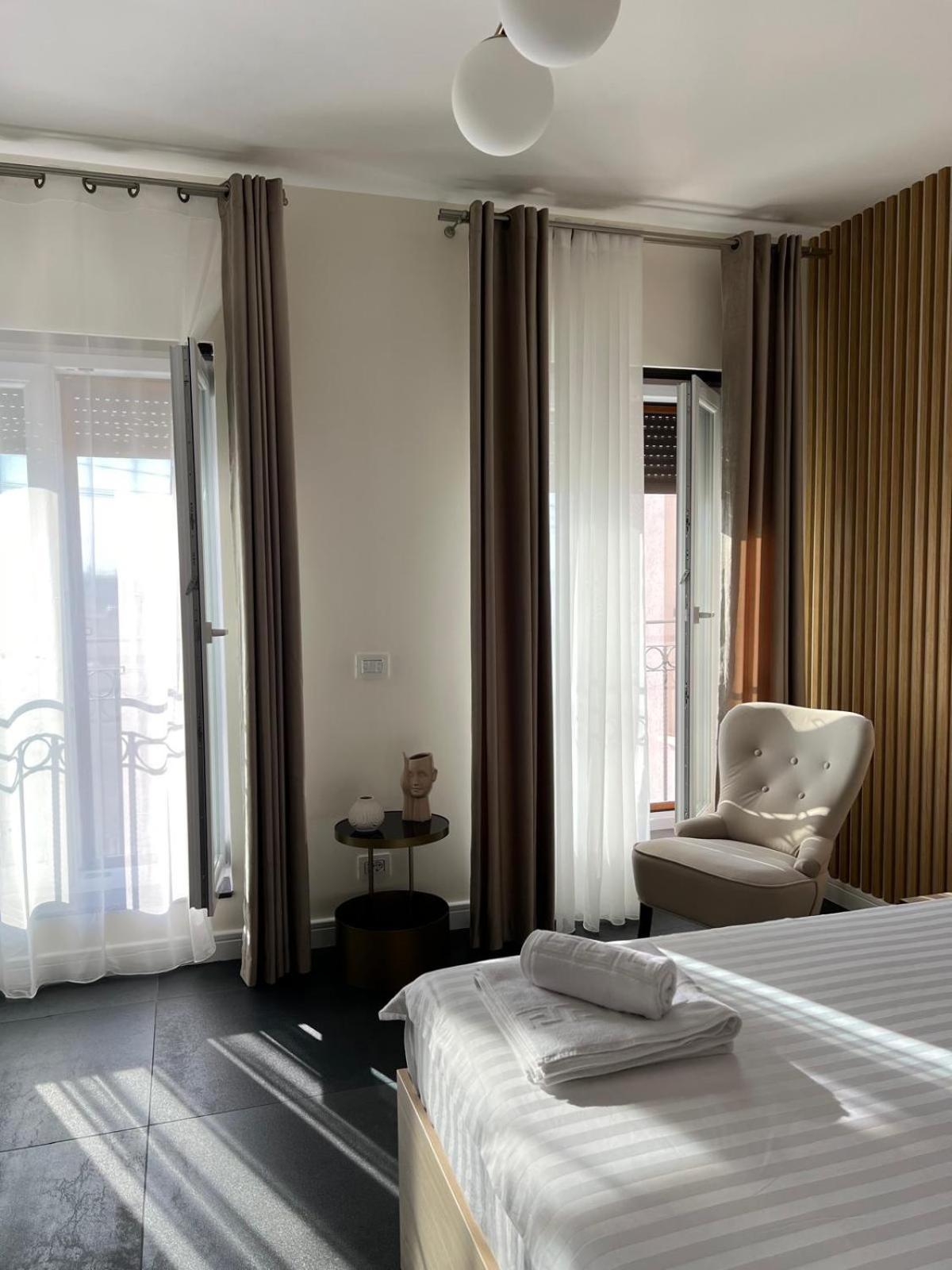Pensiunea Villa D'Amici Mosnita Noua Buitenkant foto